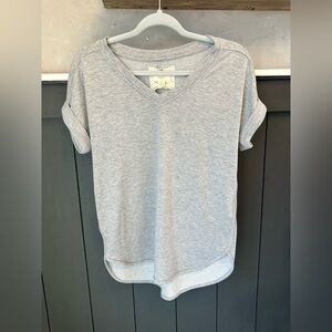 Cupio Light Gray V-Neck Rolled Cuff Short Sleeve Soft Top sz Small